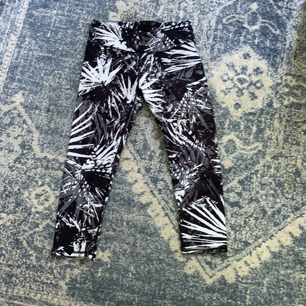 Fabletics Black and White Tropical Print Leggings Size XS